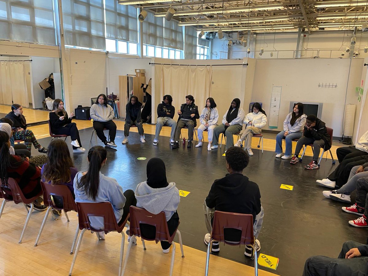 Thank you to Brianna Daguanno-professional artist & voice over artist, for spending time with our Drama & Arts SHSM students. it was a very interactive session & the students appreciated that you shared your story with them. @LC2_TDSB @ChezDominique @DomenicGiorgi @TDSB_Arts