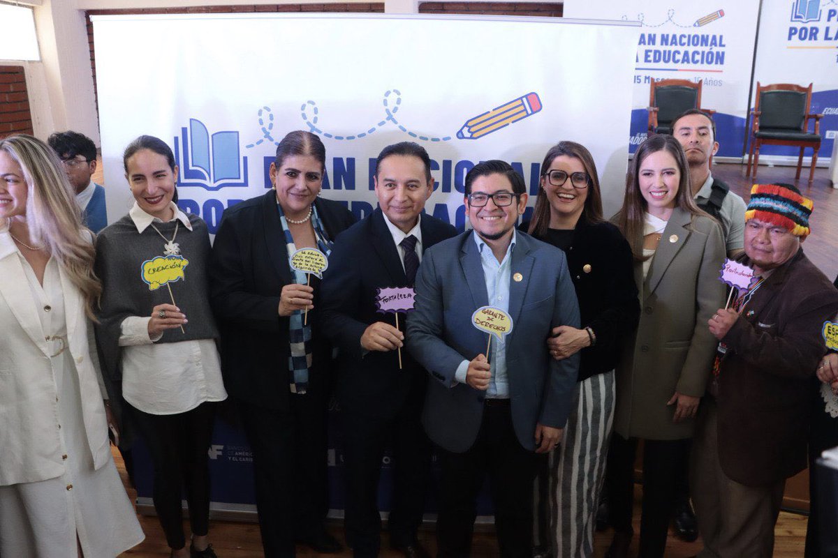 Rumbo a la excelencia educativa🎓| <a href="/achanguin/">Ana Changuín</a>, secretaria de <a href="/EduSuperiorEc/">Senescyt</a>, participa en la construcción del #PlanNacionalEducación, iniciativa de <a href="/Educacion_Ec/">Ministerio de Educación del Ecuador</a> enfocada en preparar a niñas, niños y adolescentes para los desafíos futuros. Con la colaboración de diversos sectores