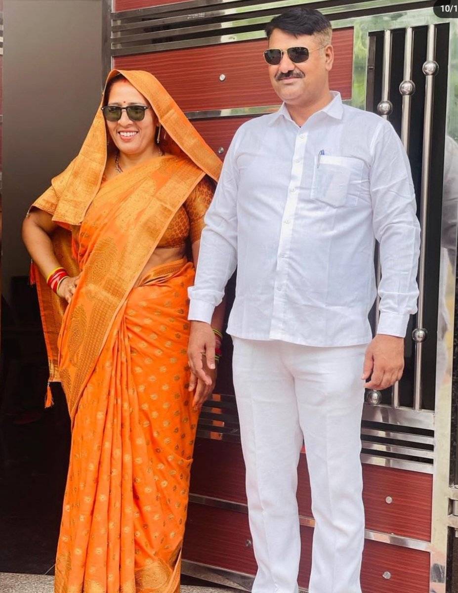 Happy Anniversary to the most wonderful parents in the world! You both inspire us every day🥰 Happy wedding anniversary mummy ❤️ papa ji🥰😘 Mr. #PratapSinghGurjar 😘 Mrs. #RajniGurjar 😘 #Agra #NehaGurjar ❤️