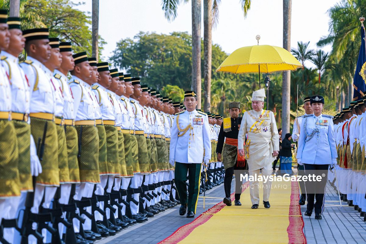 MgPerak's tweet photo. Sultan Nazrin Muizzuddin Shah berkenan berangkat pada istiadat pembukaan rasmi persidangan Mesyuarat Pertama Tahun Kedua, Dewan Undangan Negeri Perak Ke-15,di Bangunan Perak Darul Ridzuan, hari ini. Turut hadir Menteri Besar Perak,Datuk Seri Saarani Mohamad

Foto:ANIQ NABILAFIQ https://t.co/zSMDMi6T87