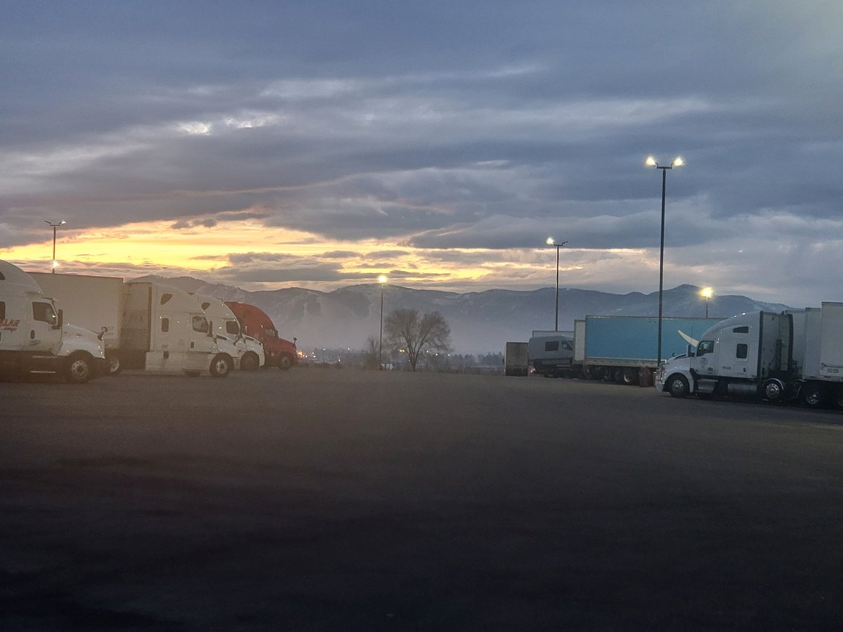 Goedirt's tweet photo. I have been on the road for the past few weeks. I miss going live I will find a way to go live while I'm on the road. I miss it dearly. https://t.co/BAhQQS6aMk