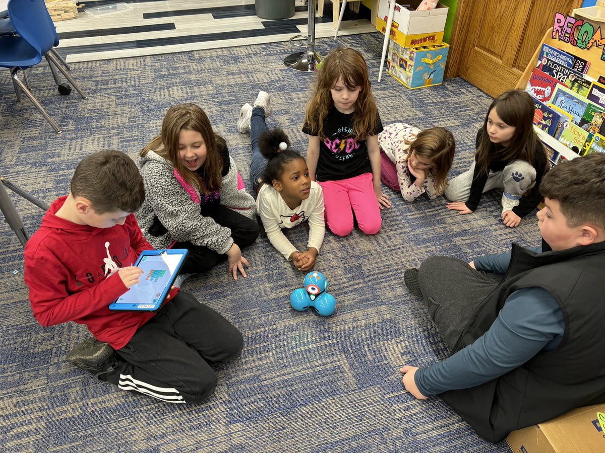 UnionScotties's tweet photo. Elementary STEM week continues with DASH robots led by our grade 5 students, flight simulators and DRONES, led by our high school students !
We ๐ STEM
#STEM #wonderworkshop https://t.co/4ysX8vov6I