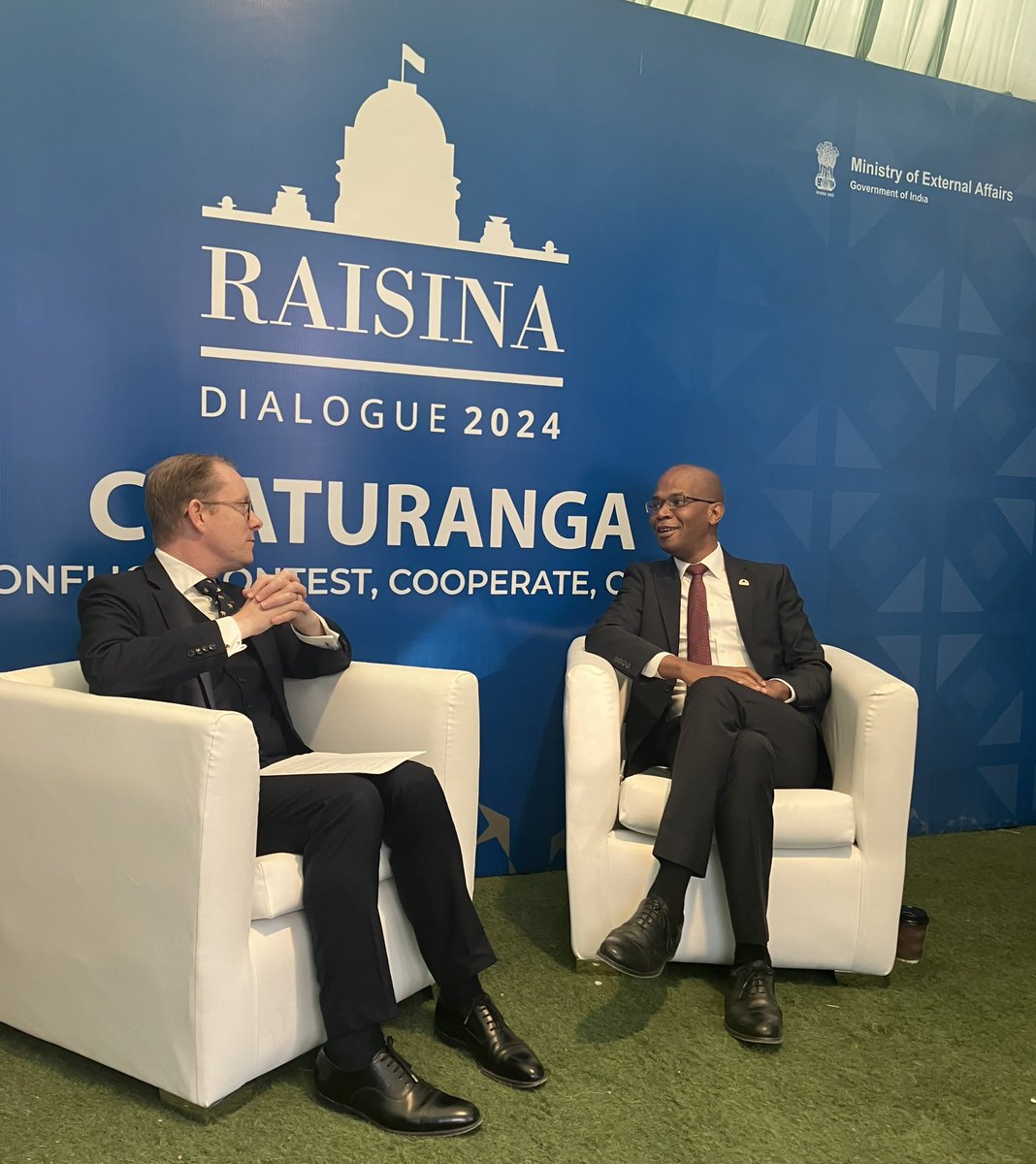Met with H.E. @JMakamba, foreign minister of Tanzania. We spoke about our great trade relations and our shared interest in preserving a rules-based world order. 🇸🇪 🇹🇿