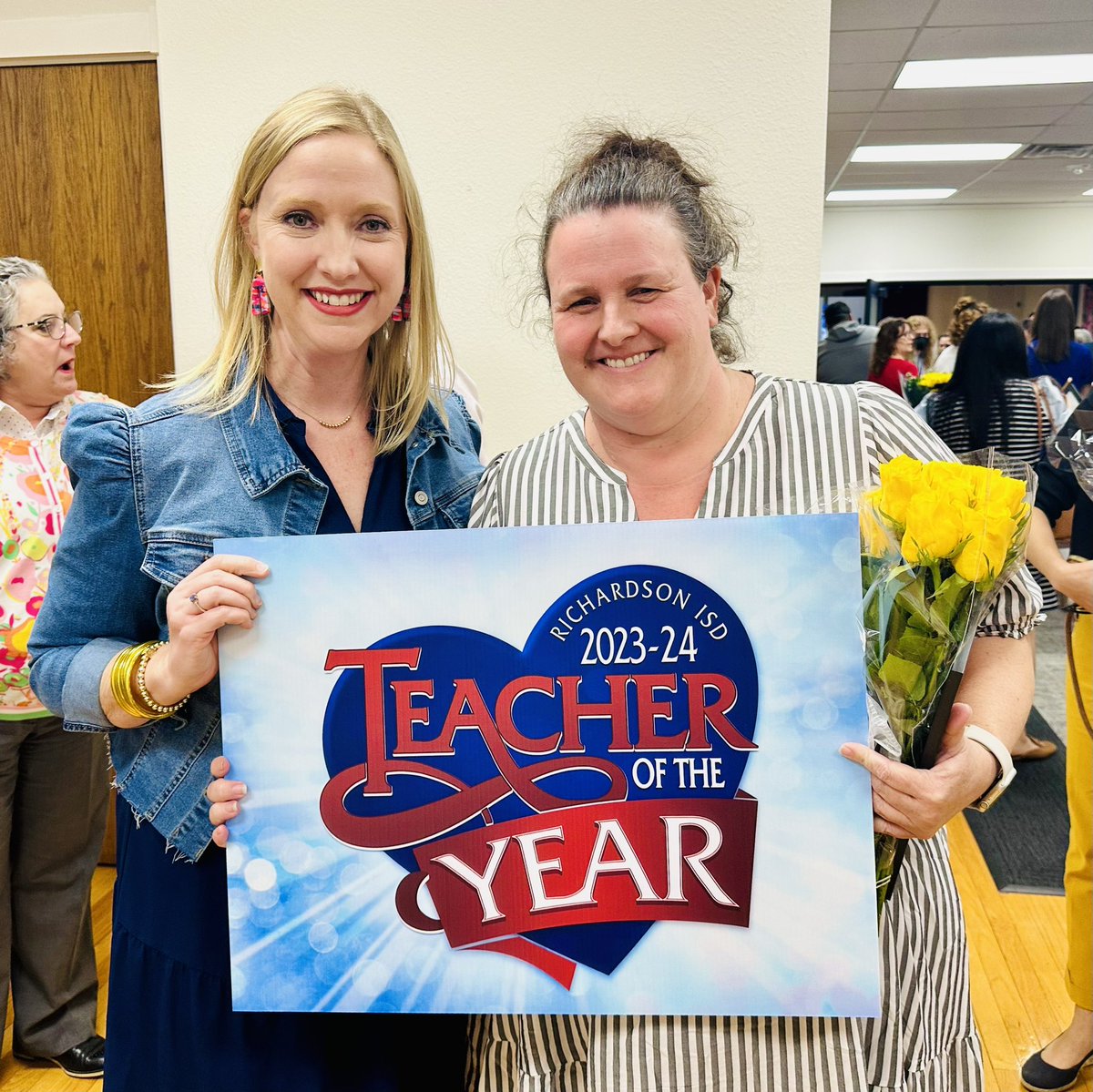 @NorthrichBears are so incredibly proud of our Teacher of the Year, @CRobbinsCRS. Such a fun night celebrating this amazing human! ♥️🐻♥️ #RISDbelieves #RISDWeAreOne #Proud2beNRE 🗺️📍