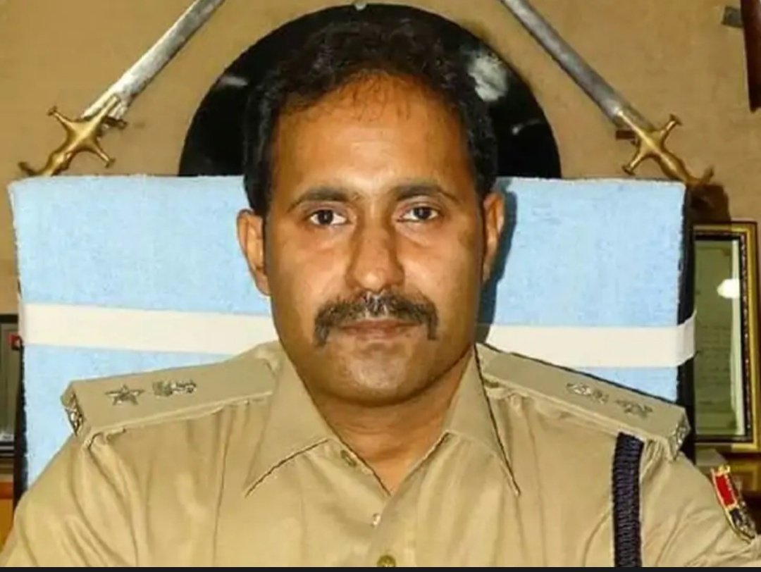 #Sikar भुवन भूषण यादव सीकर के नए एसपी होंगे

कार्मिक विभाग ने 24 आईपीएस अधिकारियों की तबादला सूची जारी की है। सूची के अनुसार आईपीएस राममूर्ति जोशी का तबादला अब सीकर से जीआरपी अजमेर कर दिया गया है। सीकर के नए एसपी अब भुवन भूषण यादव होंगे। <a href="/SikarPolice/">Sikar Police</a> <a href="/DcDmSikar/">District Collector & Magistrate, Sikar</a>