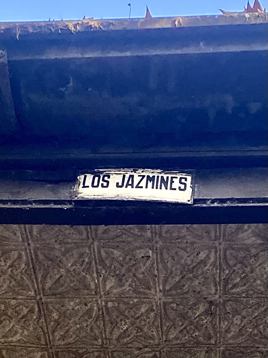 paisajeante's tweet photo. “Los jazmines” se encuentra en buenas condiciones, en uso como vivienda familiar y es un maravilloso testimonio de esta tipología de vivienda que tiene más de un siglo de existencia. https://t.co/gMzrVzetO2