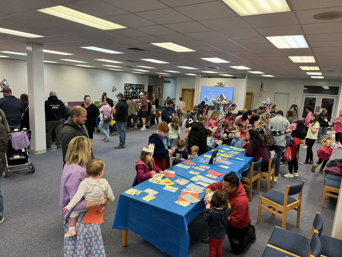 cbbpayne's tweet image. Family Literacy Night at #theBHT was a success! @MACSchools Each student adopted a reading buddy and made a promise to read to it each night! 🐶 🐢 📚 @NicoleHooker17 @etrotter_BHT