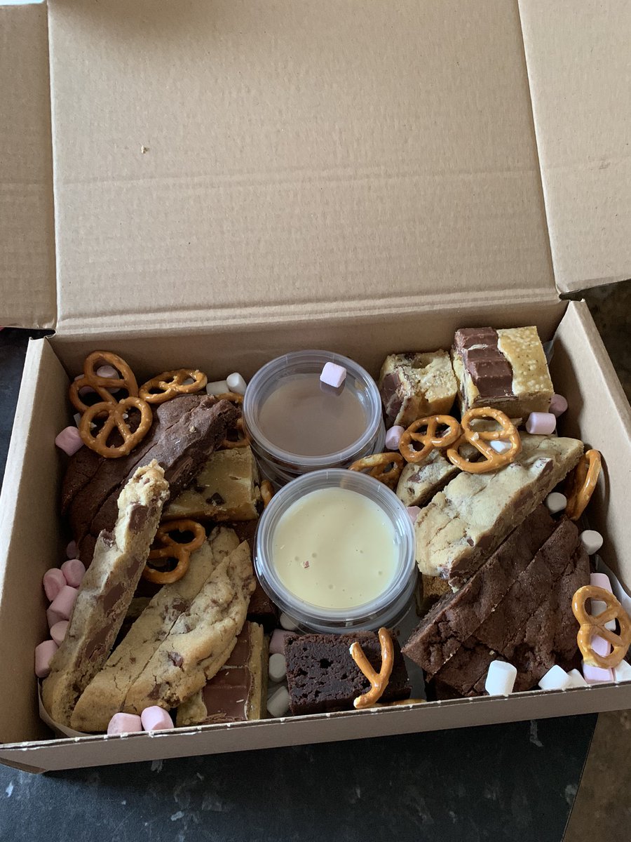 AlsosoftSue's tweet photo. When you need a lift and the Baking nanny delivered a dipping box full of homemade cookies , cakes &amp; brownies I was in heaven , she’s not only a lovely person but an excellent cake maker  @TheBakingNanny 🥰 https://t.co/BVX3KDsl71