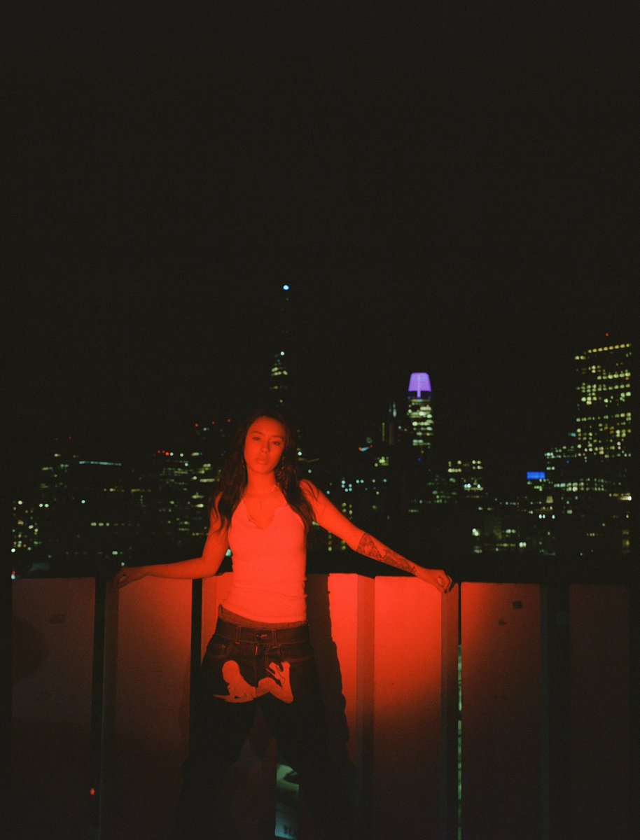 onecrod's tweet photo. the city night with a light https://t.co/nEWqDLZprG