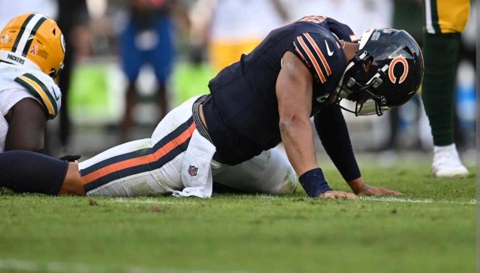 MLFootball's tweet photo. Longest active winning streaks against a single team:

#Packers over #Bears - 10
#Chiefs over #Jaguars - 8
#Chiefs over #Commanders - 8
#Raiders over #Broncos - 8
#Saints over #Bears - 8
#Seahawks over #Eagles - 8

(Via @brgridiron) https://t.co/7nT91anNks