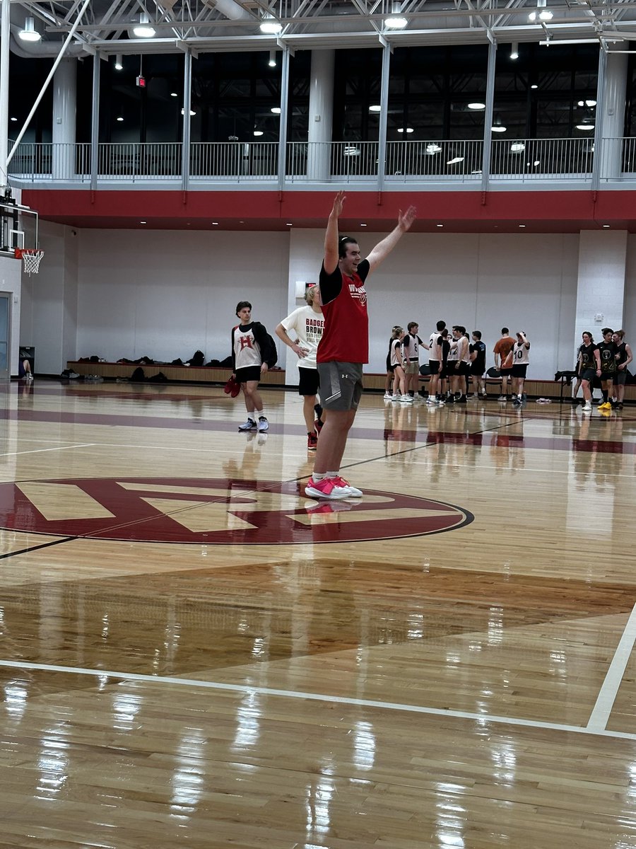 WBBManagers's tweet photo. 63-45 Intramural win!

Enjoy some game highlights below!

Ella and Mia great double teams
Sam 25pts 
David 6pts + took a charge https://t.co/RfTg5mqUkF