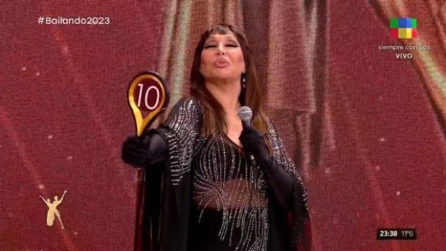La hermana de Furia haciendo el arco de Artemisa para que les vuelva toda la mala energía que le tiran 
#GranHermano #GranFuria