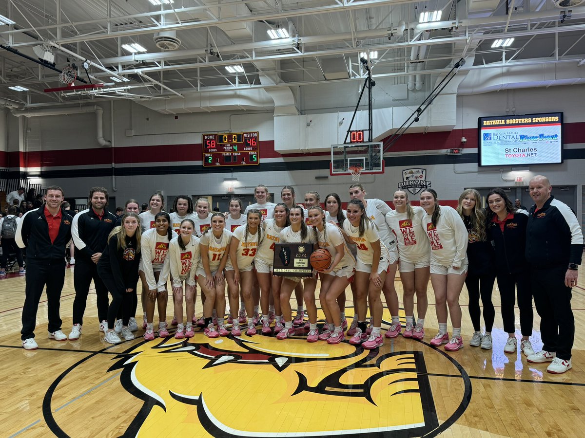 SECTIONAL CHAMPS❗️
Batavia takes down Geneva to win the sectional championship 58-46!

•Brooke Carlson leads with 34 points 
•Hallie Crane with 8 points 
•Kylee Gehrt with 6 points