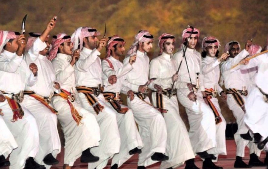 kaledaljebree's tweet photo. #المدينة_المنورة.  #بس_حبيت_اقول 
في الموروث العربي.وفي العابهم. التراثيه. لايلعبون. إلا بالسيف.والخنجر. والبندق.وفي كافة هذة الألعاب وتنوعها ونوعها.  فالعربي. منذ فجر التاريخ. هذه. أدواته.  فهو لايلعب بالعصا. ولا يدور حول. النار. فقوي الشكيمه. سلاحة. السيف. والخنجر. والبندق. https://t.co/UVmHqn8vlj