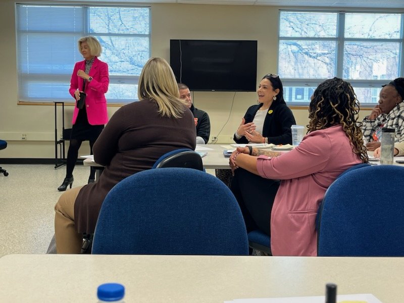 Leslie Mott tweet media