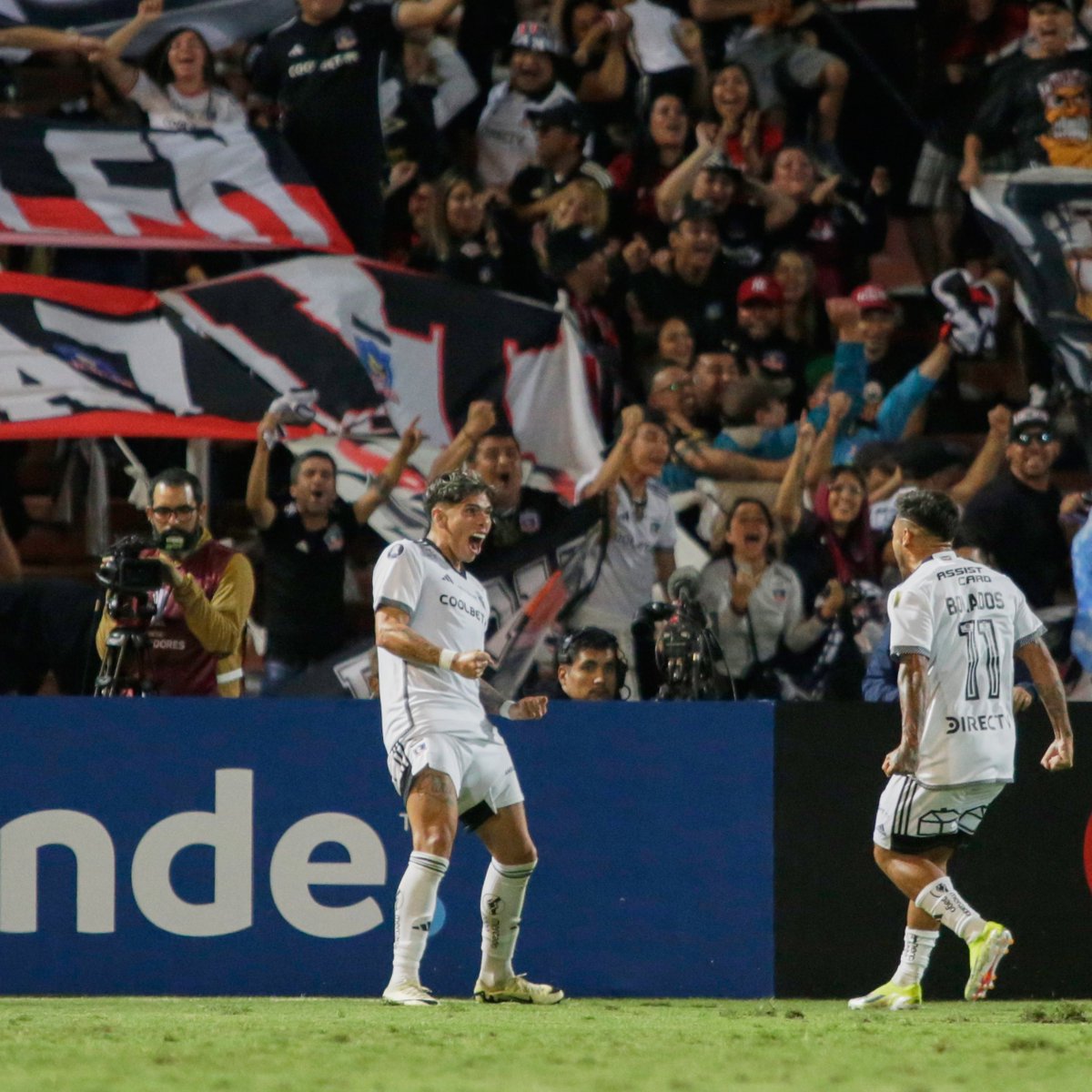 Libertadores's tweet photo. 🔝⚪⚫ ¡Triunfo histórico de @ColoColo!

😍🇨🇱 Por primera vez en la historia ganó en la Argentina por CONMEBOL #Libertadores. 

#GloriaEterna