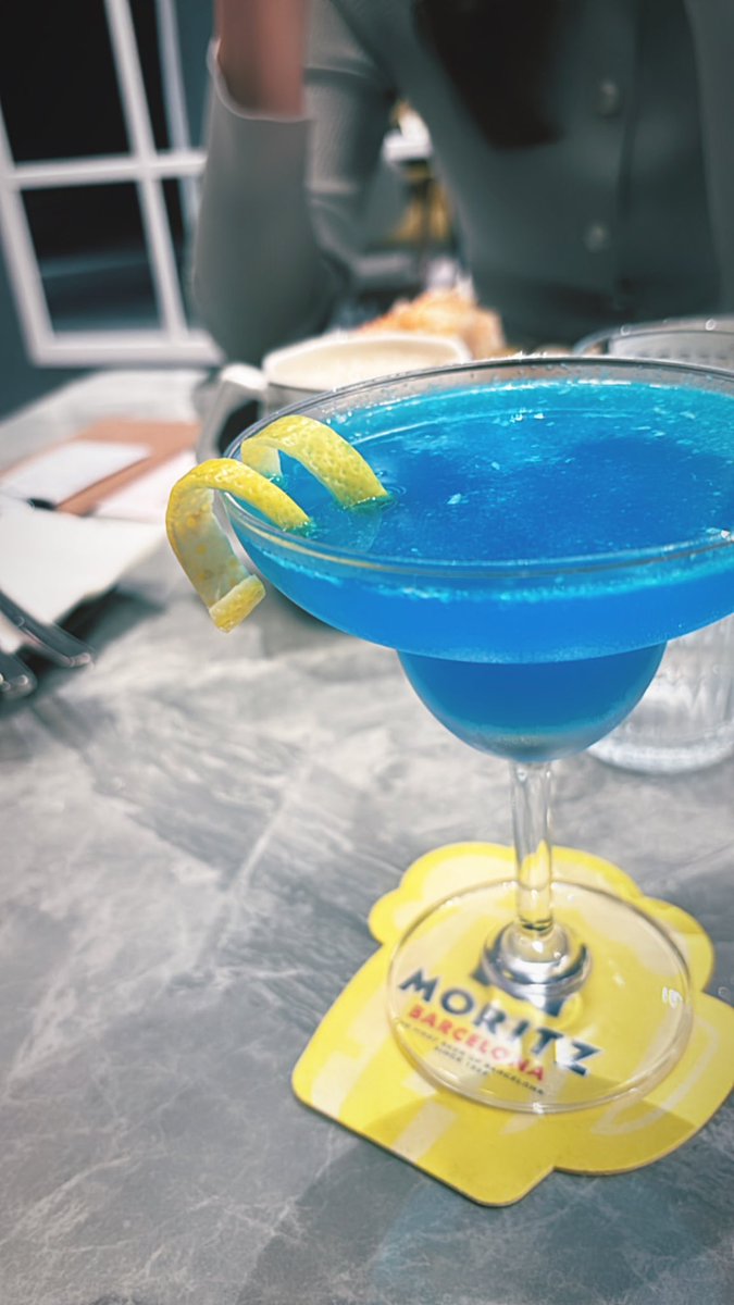 guanyi_ye's tweet photo. One more🍸🍋🩵 https://t.co/3TSAhRX9pd