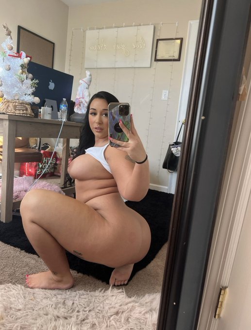 Throwback 💋🥰 who remembers this room lol https://t.co/IerT2YNLD8