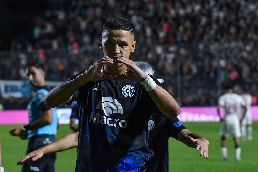 📌Hizo inferiores en Cerro Porteño
📌Fue vendedor ambulante durante la pandemia
📌Tuvo un gran paso por Sportivo Ameliano (goles a Guaraní-Cerro Porteño)
📌Llegó al fútbol argentino a principios de 2023
📌Se convirtió en figura de Independiente Rivadavia 🟦
📌Fue goleador de la