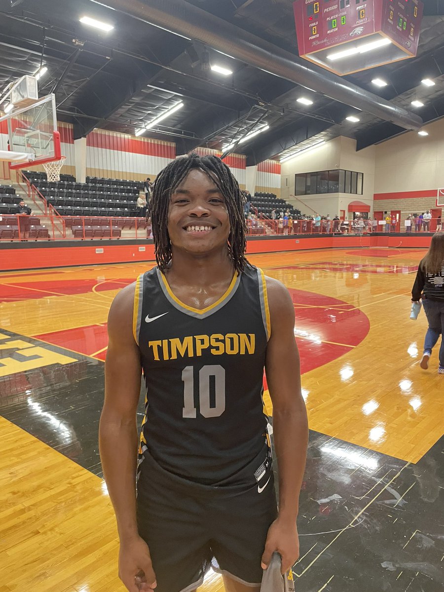 Cloudy Courtside tweet media