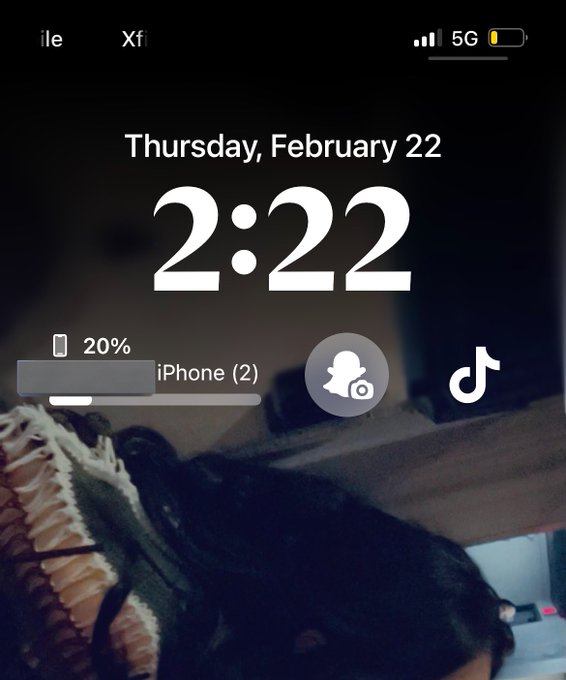 I opened my phone today at 2:22 on 2/22 ❤️ https://t.co/jBAO5XetqK