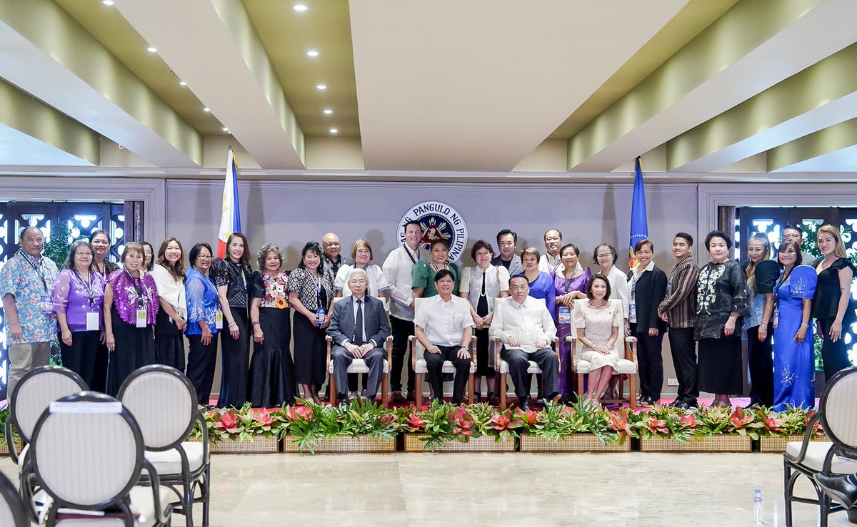 Ang pagtataguyod ni mahal na Pangulong @bongbongmarcos para sa mas mataas na kooperasyon sa pamumuhunan, turismo, at agrikultura sa pagitan ng Pilipinas at Hawaii ay nagbibigay daan sa mas matatag na ugnayan. ♥️🇵🇭

#PBBMGoodNews
#BagongPilipinas