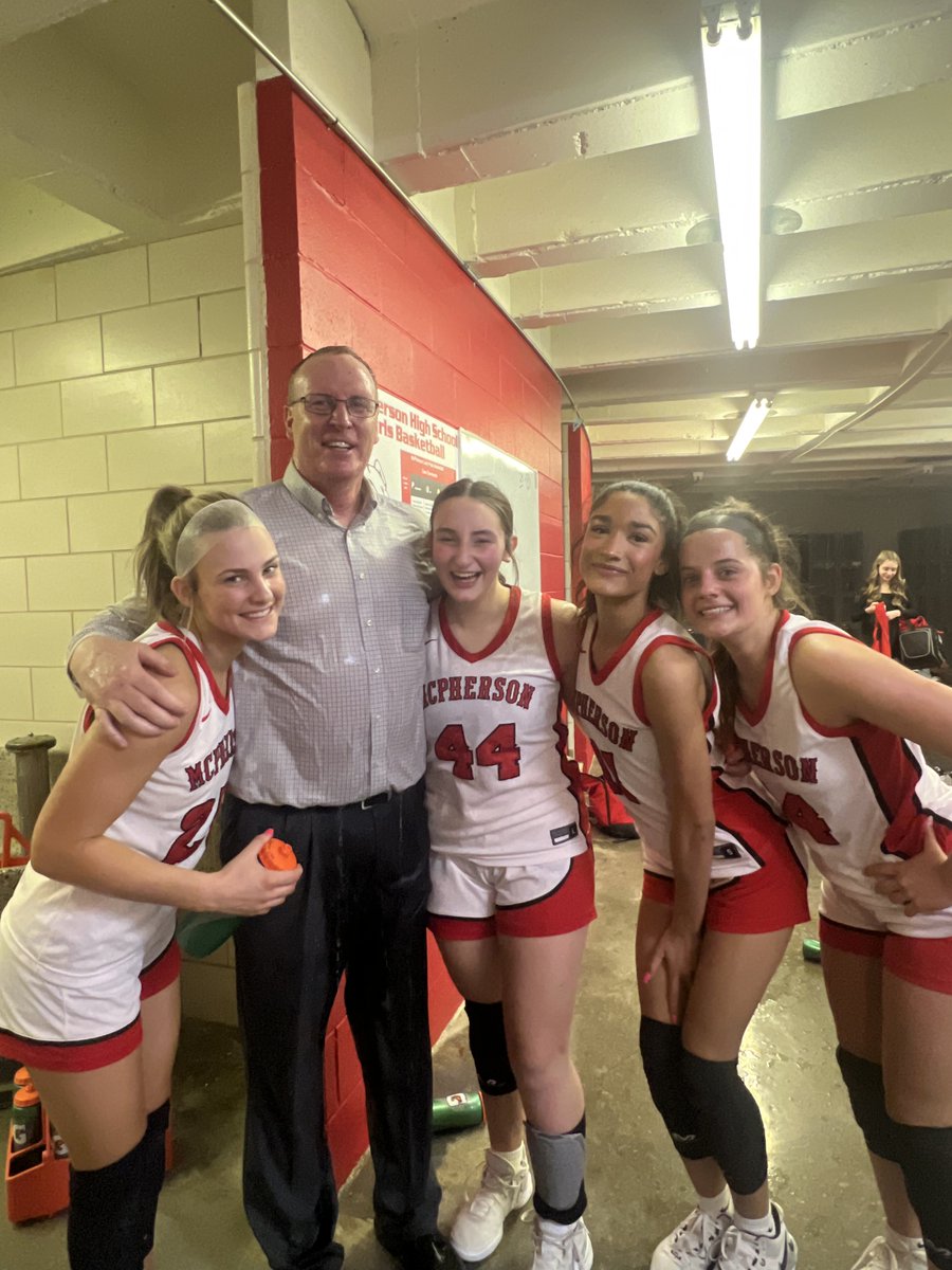 Lesson learned tonight -- probably shouldn't go 1 vs 4 in a water bottle fight on Senior Night.  I lost -- BAD. <a href="/AlvordKarter/">Karter Alvord</a> <a href="/reanna_eilrich/">Reanna Eilrich</a> <a href="/jaylaleighh/">Jayla McLeod</a> <a href="/MadisonMoors/">Madison Moors</a>