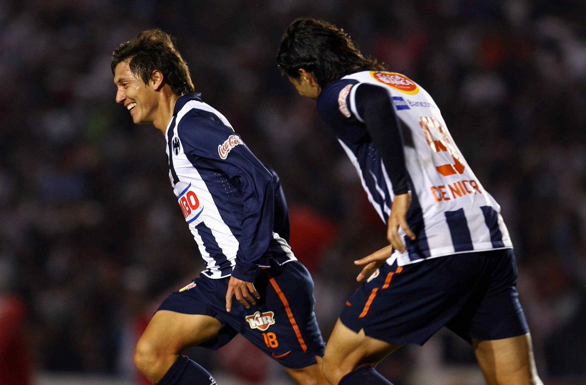 SomosRayados's tweet photo. No se le hace tanto reconocimiento, pero este hombre apareció en Clásicos, Cuartos de Final, Semifinales y Finales, de Liga MX o Concachampions, ahí siempre estuvo. Un título se logró de su pie y en la remontada épica del tricampeonato fue parte fundamental marcando gol. El famoso 'Correcaminos', un jugadorazo que rindió y que se le tiene mucho cariño por los conocedores. NERI CARDOZO dice adiós del futbol. Gracias por todo, leyenda.