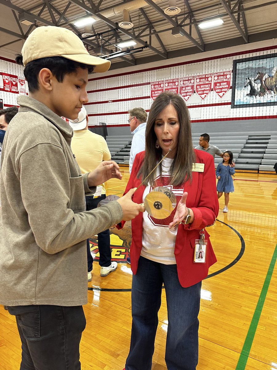 What a great way to showcase #NationalEngineersWeek! The @GrapevineMiddle STEMposium was outstandingly innovative & customized to student interests! Students were using the engineering design processes to create & troubleshoot iterations to find what works! @GCISD_CTE #WeAreGCISD