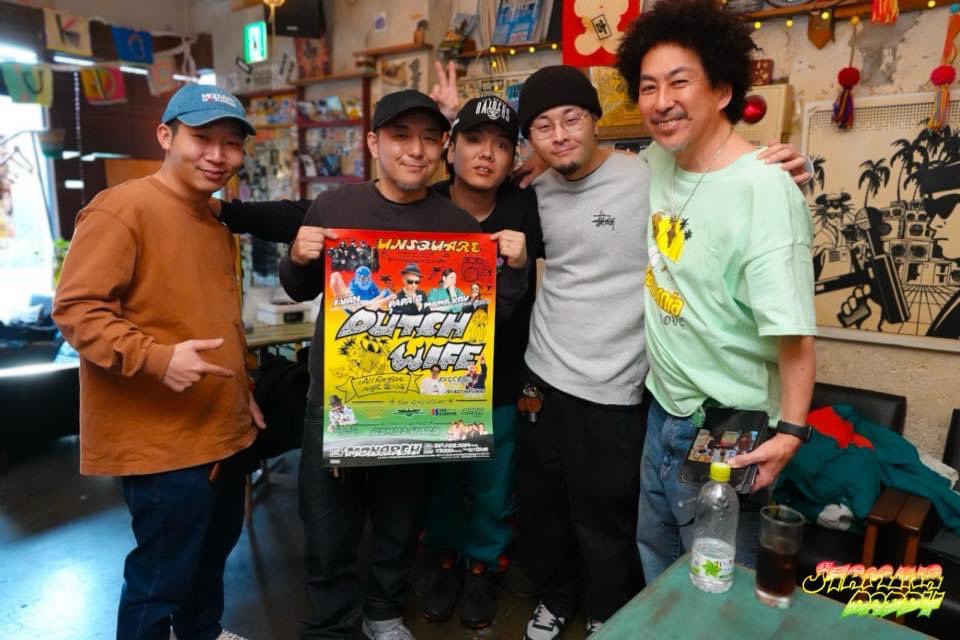 STIFFYBOTHWINGS's tweet image. 当たり前だった場所が当たり前じゃなくなる。

でもこうやってふらっと遊びに行くと、変わらず迎えてくれる皆さんに感謝🙏

鹿児島の皆とも少しだけど行けて良かった…この出会いが…今はリアルからSNSで交換したりと繋がって、またいつか音でリアルに繋がるように🔉🎤

Photo by @hdzee1972