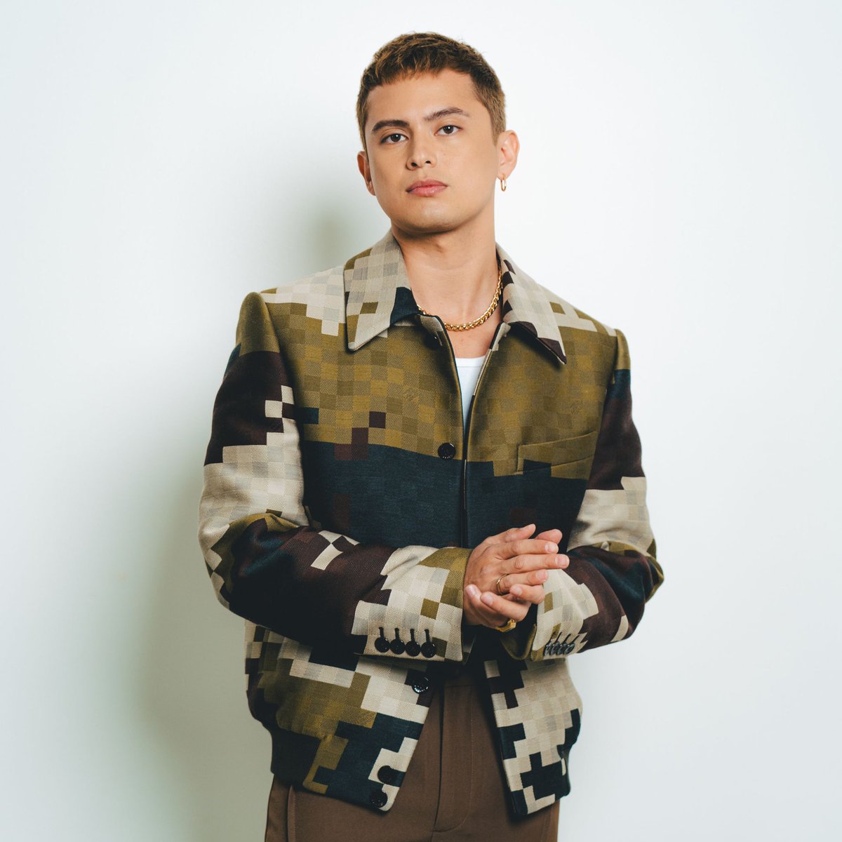 REIDersOfficial's tweet photo. James Reid Talks About Breaking Rules in Fame, Fashion, and More in MEGA: The Next Move

https://t.co/PpuCyCsgux

#JamesReid | James Reid | @tellemjaye https://t.co/AcAvcL0QXO