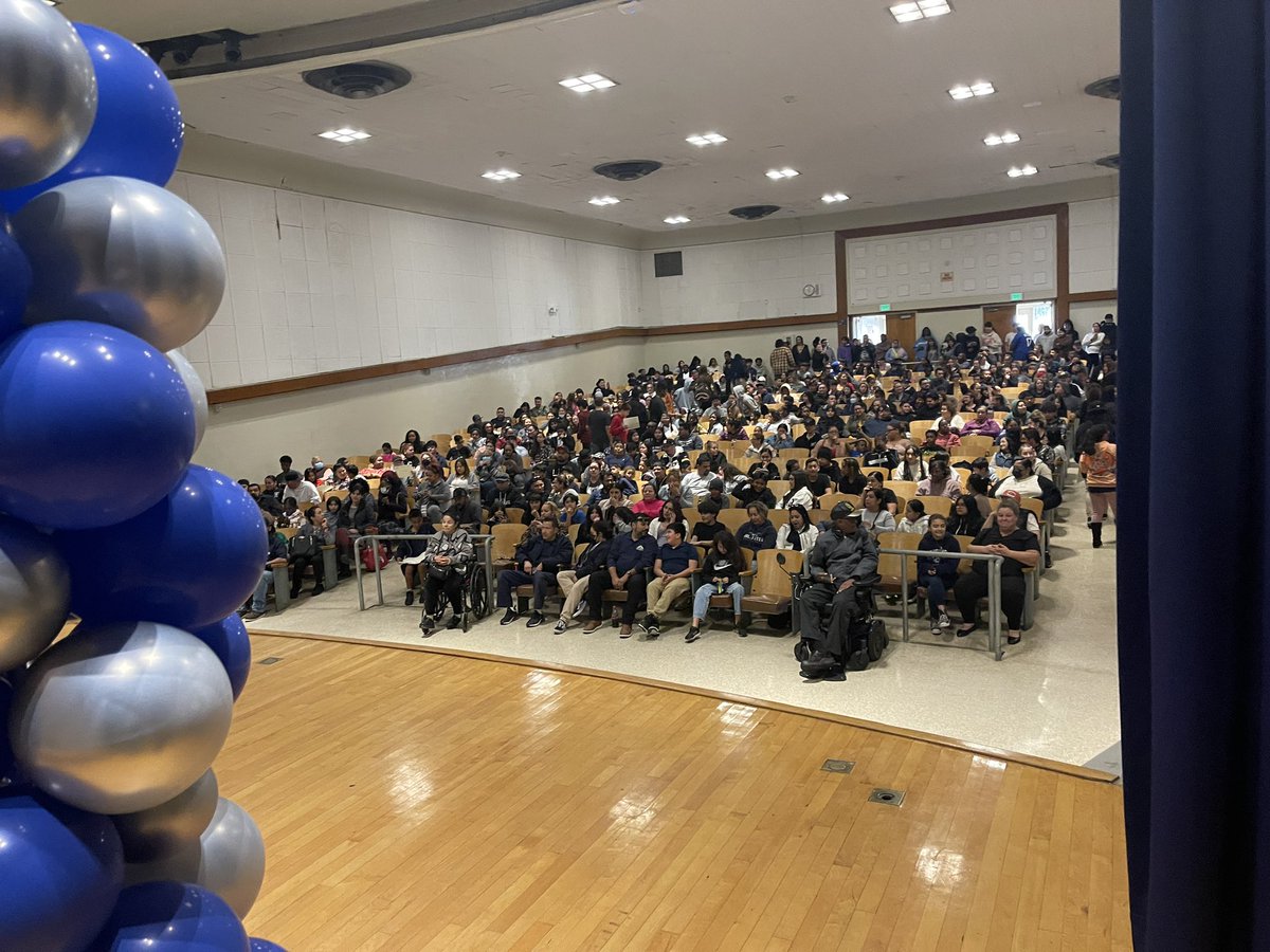 Tonight, we honored 358 students at our @LindberghStemLB 1st semester award ceremony! 87% of our student population received an award today. I am so proud to be the Counselor of these amazing scholars! #ProudtobeLBUSD #TogetherWeRise