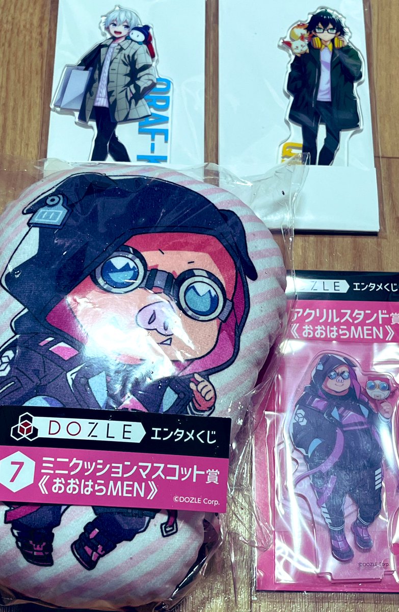 motti925's tweet photo. 妹がおんりーﾁｬﾝのアクスタ買ってきてくれた😭どこ探しても無かったから嬉し〜。
2回くじやってこの引き🙄私には無い引きを持っていらっしゃる。(∩´∀｀)∩ｽﾝﾊﾞﾗｽｨ♪ちなみに私のドズルさんの引きも絶好調(ง ˙ω˙)ว✨️ https://t.co/AMX14bg8Wr