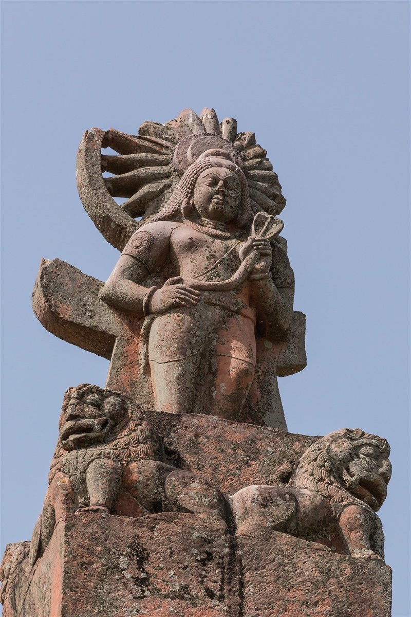 Kautilya02's tweet photo. The clasique Eran Garuda Pillar of the Imperial Guptas, 476 CE, India
You know, this site Eran is quite difficult to reach, in the middle of nowhere, but once you reach here you see the vast expanse of the ruins, you wonder how grand the actual place would have looked like!!.... https://t.co/2K9ZUAOlqk