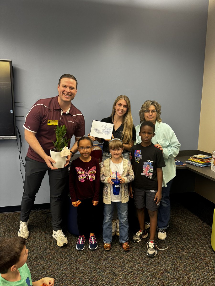 Thank you to @KBTXMax & Berkeley Taylor (meteorologists at KBTX) for coming to @SnookISD to speak to our 1st-5th grade students this morning! We appreciate your love of visiting schools & providing engaging lessons! 💙💙 #GrowingGREATNESS