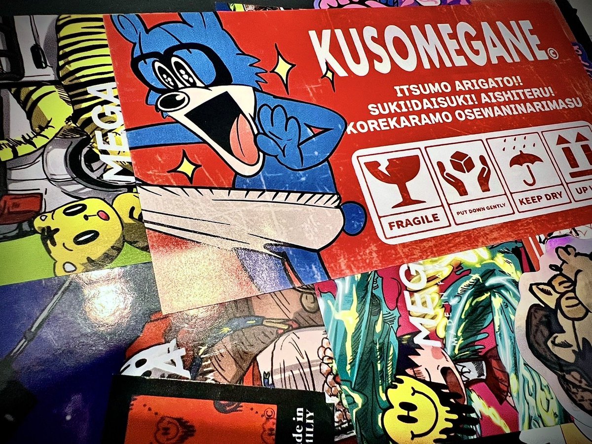 今年の目標はKUSOMEGANEでコラボと展示会と万バズ。
ネタ絵も隙間見てやりながら生活のためにデザインの仕事もこなしていく。
とにかくがんばる!! 