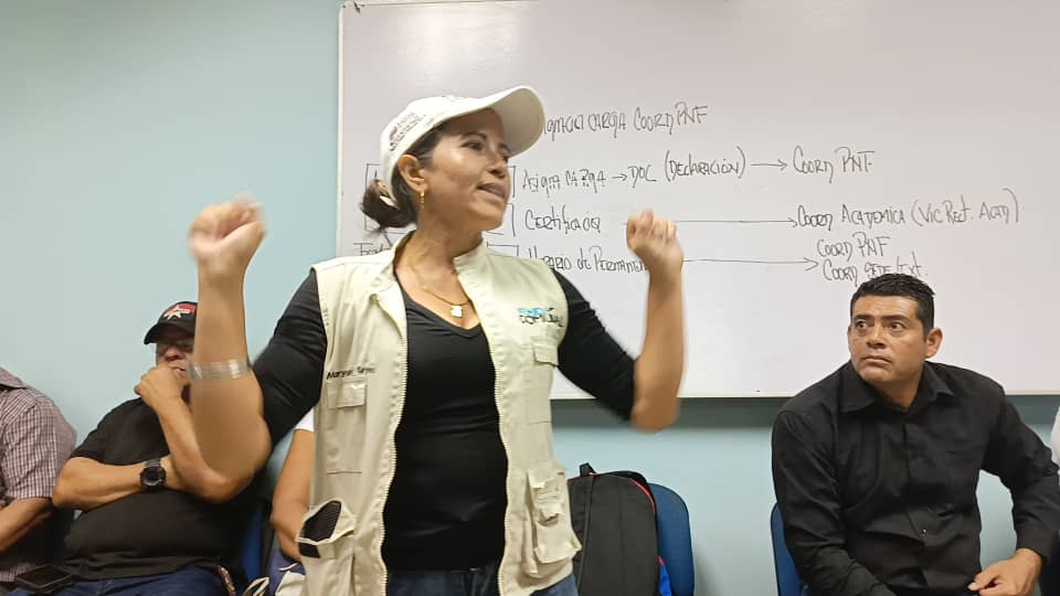 Con alegría y patriotismo  la 5ta transformación en materia política, llegó a la asamblea nro 109 con más de 4 mil 900 consultados, seguiremos avanzando en los días de prórroga.

<a href="/NicolasMaduro/">Nicolás Maduro</a> 
<a href="/vladimirpadrino/">Vladimir Padrino L.</a> 
#5taTransformaciónBarinas
#CienciaParaLaVida