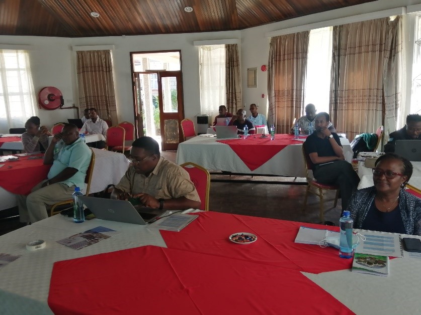uonbi's tweet photo. 36 participants from 7 Countries - Angola, Mozambique, Kenya, Tanzania, Niger, Uganda, and Somalia have gone through the Centre for Land Acquisition & Resettlement Studies (CELARS) International Course on Land Acquisition and Resettlement Management in Naivasha. The objective of the International LARM Course is to improve the management and implementation of involuntary land acquisition and resettlement in the context of public and private sector infrastructure projects.

#WeareUoN
