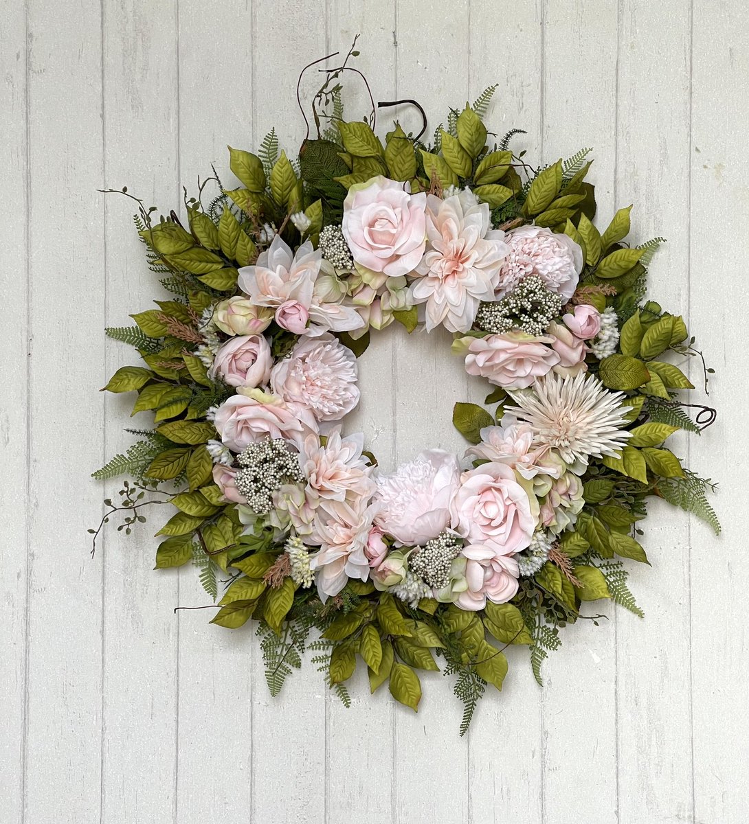 SPRING IS POPPING… and so will your front door💕 #beautiful #spring #wreaths #decor #Easter #MothersDay #giftsforher #ooak #pink #interiordecor #FarmhouseDecor #HappyBirthday #NewBeginnings #FlowersOfTwitter #flowergardengifts #floralart #FrontEnd