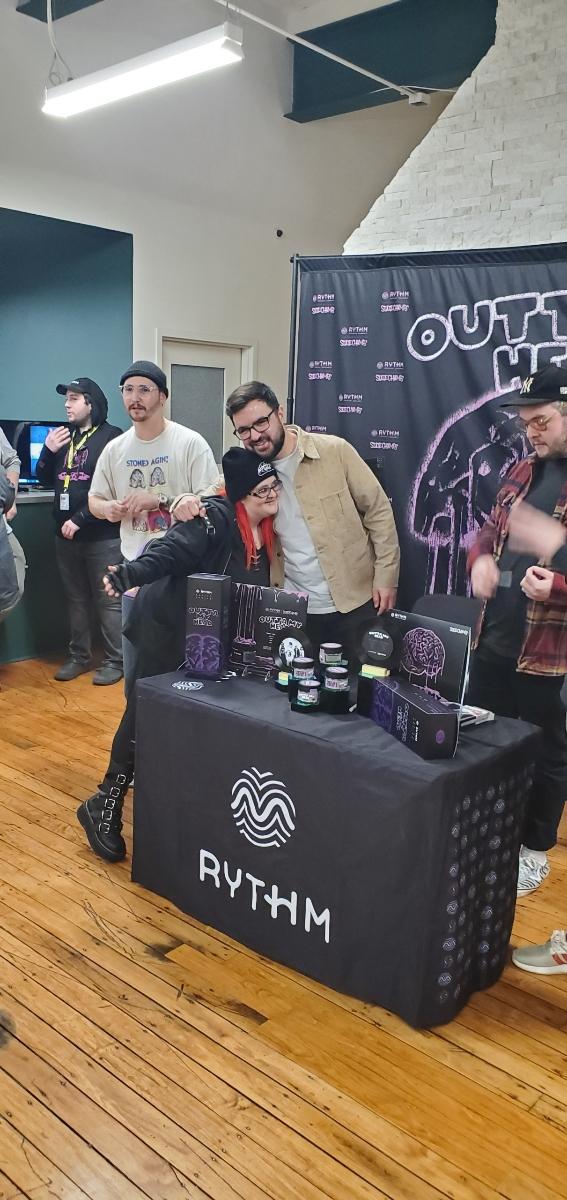 MandyChaos05's tweet photo. @State_Champs I had a great day finally meeting you all.@risecannabis i hope u come back soon u are awesome love you
 ♡♡ stay HIGH ;) ~Mandy https://t.co/gQ6QH85h4y