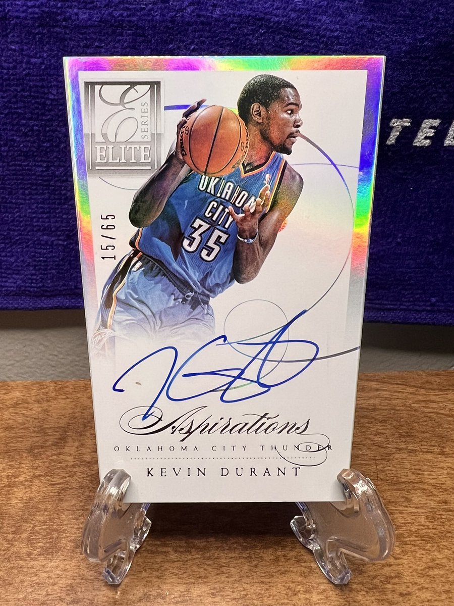 $200 Shipped - Kevin Durant On Card Auto /65 🏀 Last PSA 8 sold for $197.50, small indent on top edge, will provide more pics in DM. RT’s Appreciated 🙏🏼 @CollectionRbt @sports_sell @HobbyConnector @CardboardEchoes @Iminsearchof