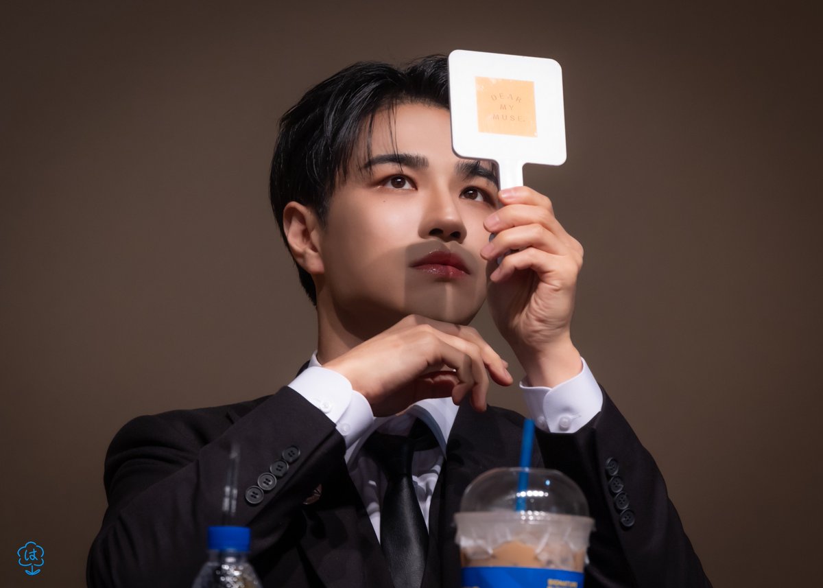 240217 디마뮤 대면 팬싸

鏡よ鏡　世界で1番美しい人は誰？

🪞이태환

#VANNER #배너 #태환 #TAEHWAN