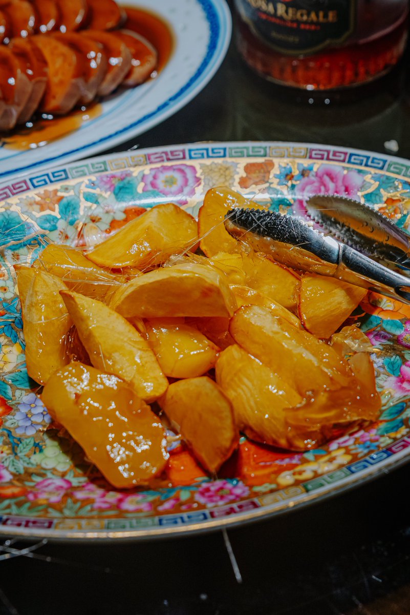 _travelkim's tweet image. 혜화 계향각
짜장면, 꿔바로우가 없는 중국음식점. 
18세기 청나라 원매의 수원식단(隨園食單) 요리를 재현하여 선보이는 곳. 뭔 소리냐면... 요리왕 비룡에 나올법한 음식 간접 체험 가능하다는 말.
황금같은 볶음밥, 돼지위오골계탕, 찹쌀연근조림, 동파육, 불도장, 팔오보리 등등.