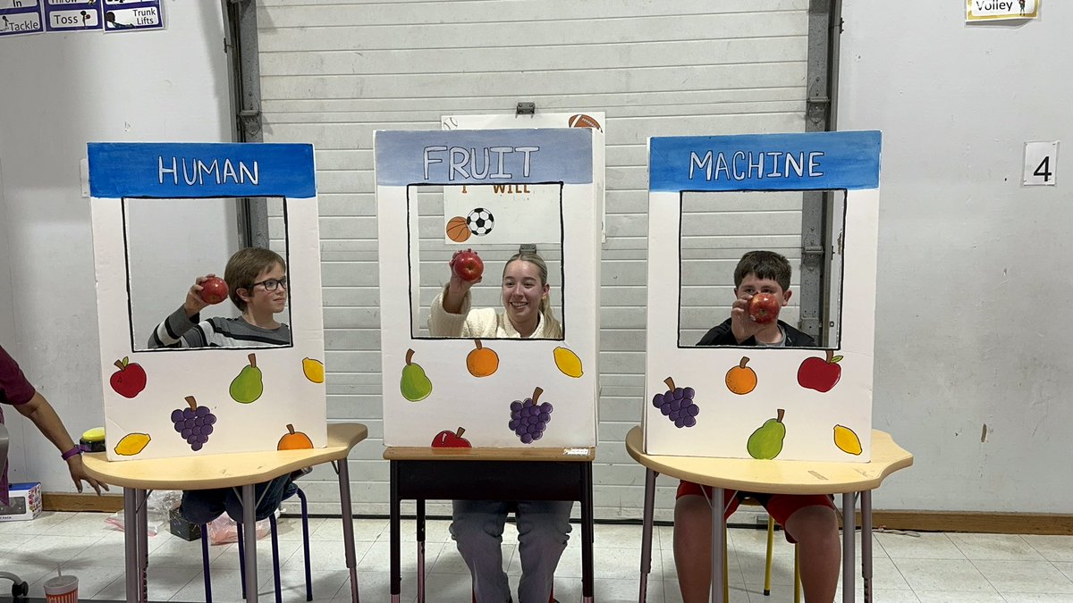 MsAcostaLISD's tweet photo. Oh, the life of an elementary teacher 🥰
We had a great time at  @NavarroLISD ‘s Mardi Paw tonight! 🍎 🍊 🍐 https://t.co/dlHyhfPZ3J