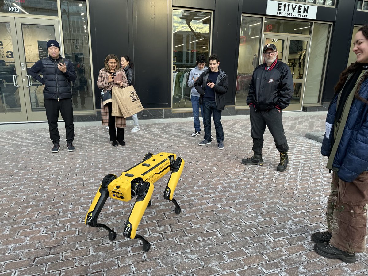 quantumvr's tweet photo. Fine day to walk the doggie. #assemblyrow #somerville #bostondynamics ⁦@3dcowboys⁩ https://t.co/wgJC65oQZg