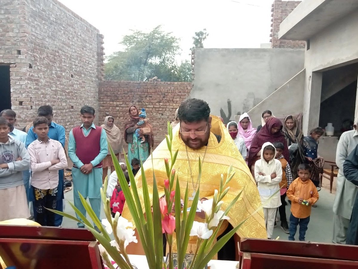 Holy Orthodoxy in Pakistan! The ROCOR Mission in Pakistan is teaching holy orthodoxy and preparing Gospel going door to door.