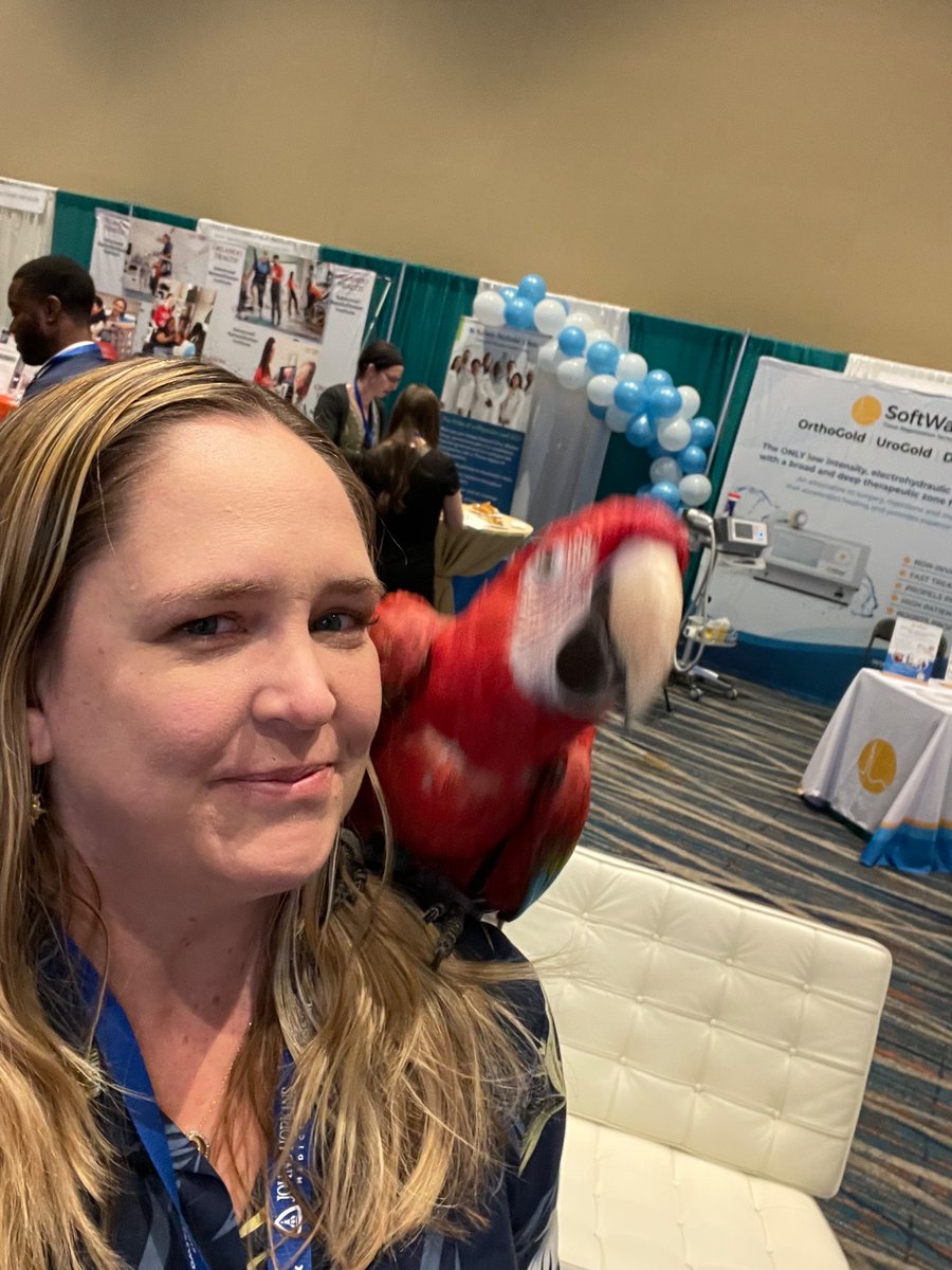 Nothing else fills my cup like @AAPhysiatrists. Especially when there are parrots. Thanks to Christmas for hanging out and dancing on my shoulder (don’t tell my parrot I was hanging out with someone else!).