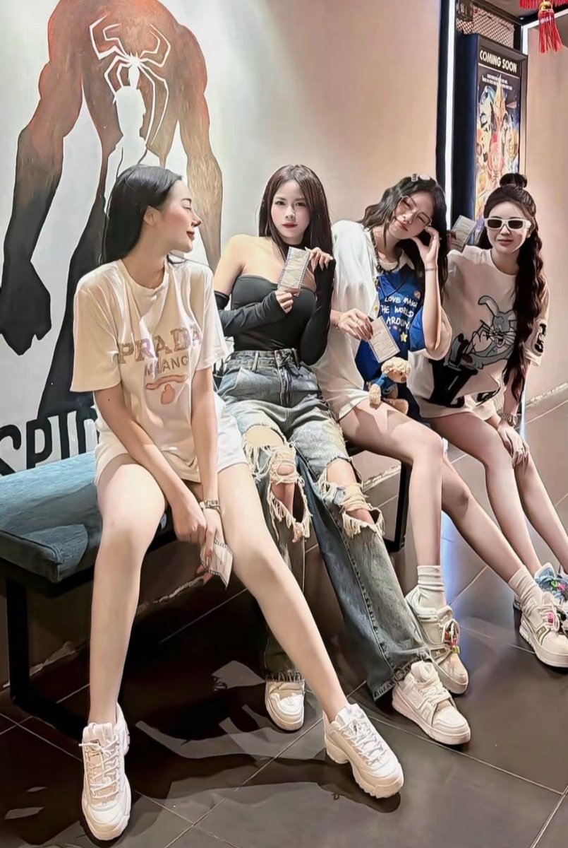 ThuTrang1313's tweet photo. E còn quá trẻ để nói 2 từ “mãi mãi” 
Nhưng E đủ lớn để hiểu 2 từ “thật lòng” 
———-Hội độc thân vui tính——- https://t.co/tzQCe1nIhc