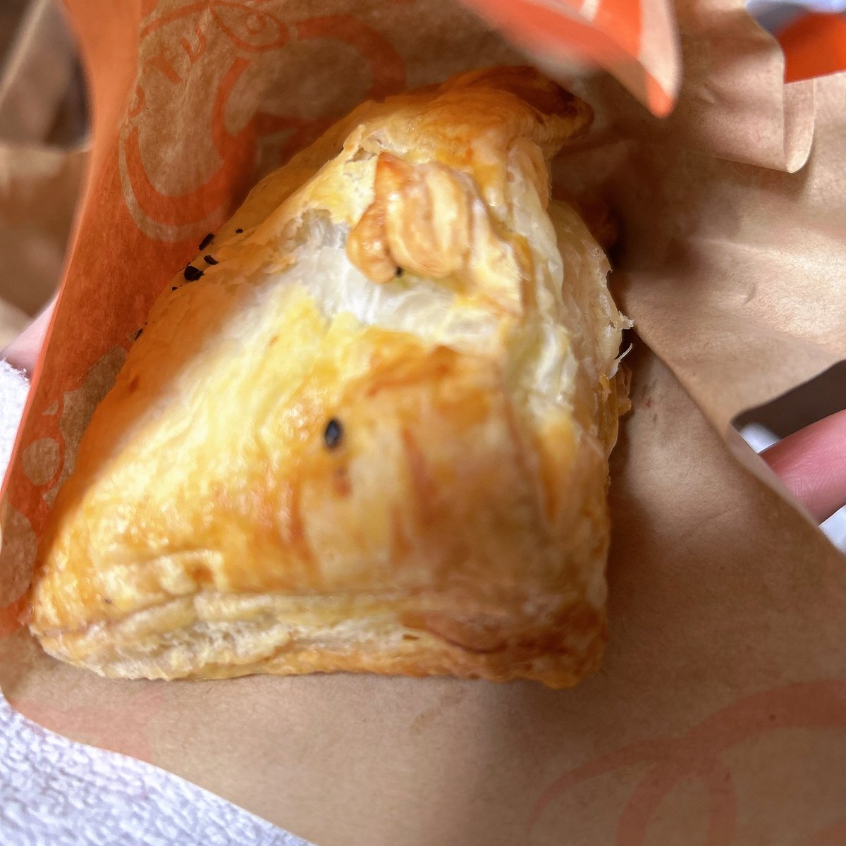 Thismoment_XA's tweet photo. 焼き芋パラダイスに行きたいなと思いながら行けない私にお父さんが行って買ってきてくれた🥰
狙ってたクマちゃんラス1ゲットしてきてくれたよー🙌✨かわいい😍
気になってた斧のいもこ、芋パイ、焼き芋食べ比べセットも買ってきてくれた🤤 https://t.co/nmRPV9p5Vf