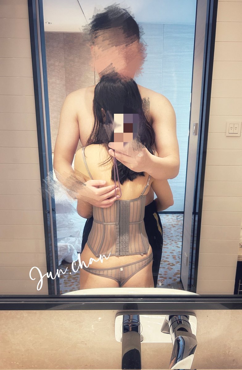 我家这个穿着高跟鞋超过170多了，在这个单男弟弟面前。怎么就跟老鹰捉小鸡一样呢😄 https://t.co/kfrvQ1y9Wn